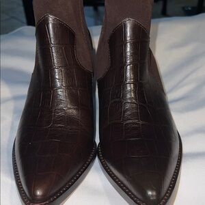 AD & Daughters Chic Dark Brown Croc-Embossed Ankle Booties New Size 8.5